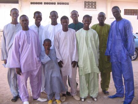 c moi et mes amis de gauche a droite en haut papis, moi,mbaye,ousmane,ibrahima,khadim.devat ibou,lepetit   amet,sica syet sica diakhaté.